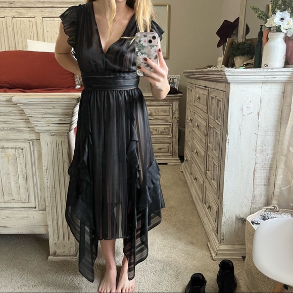 NWT BCBGMAXAZRIA SIZE 4 BLACK FLOWY HIGH LOW DRESS BLACK - Picture 3 of 9